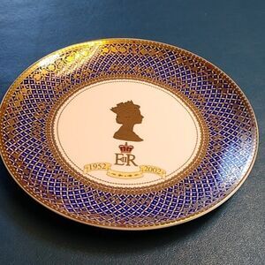 Queen Elizabeth II Golden Jubilee Porcelain plate 1952-2002 James Sandler